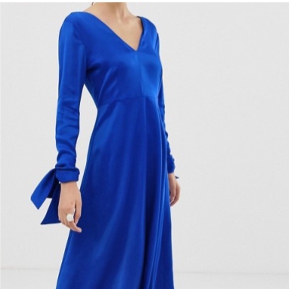 NWT ASOS Rare white line royal blue satin midi long sleeve tie cuff v neck dress - Picture 2 of 11